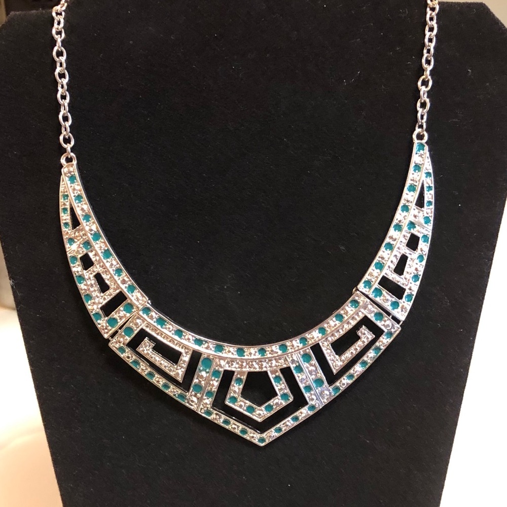 Silver and Green Fashion Necklace